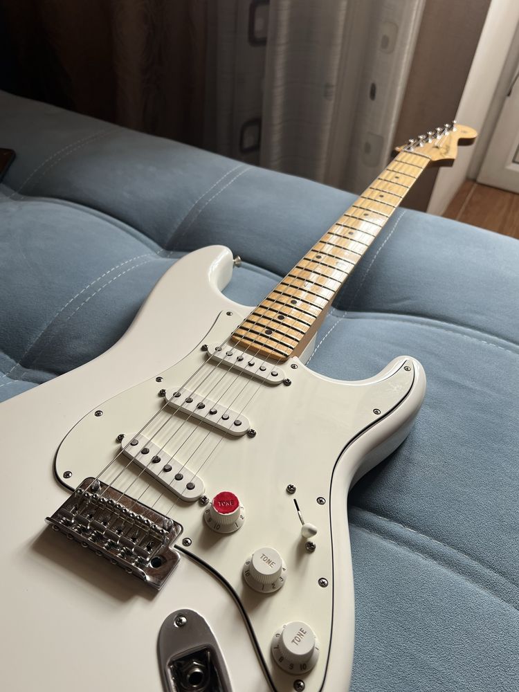 Продам электро гитару Fender Stratocatster Player