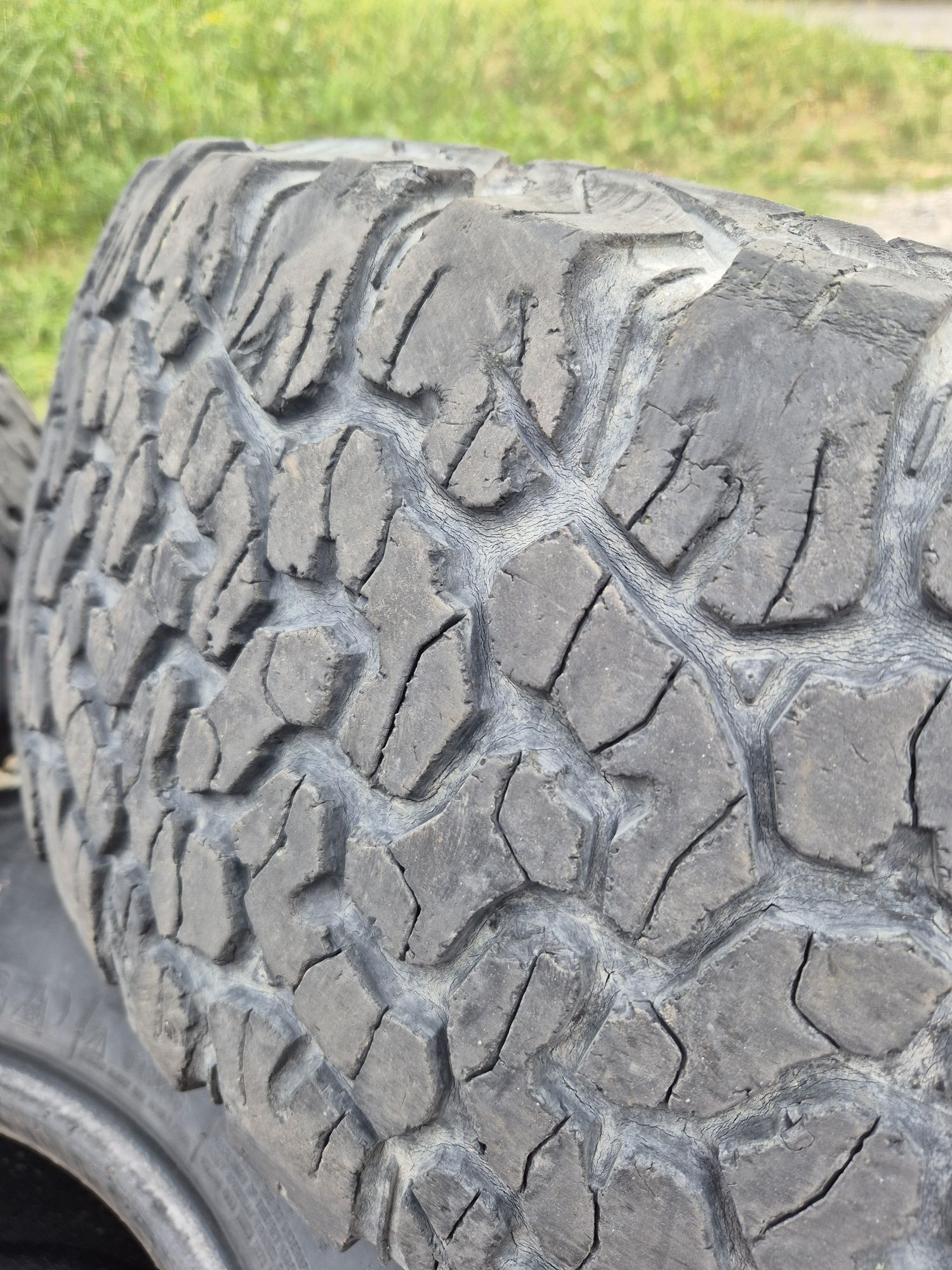 Шины BF GOODRICH 265/70R17 б/у 3шт