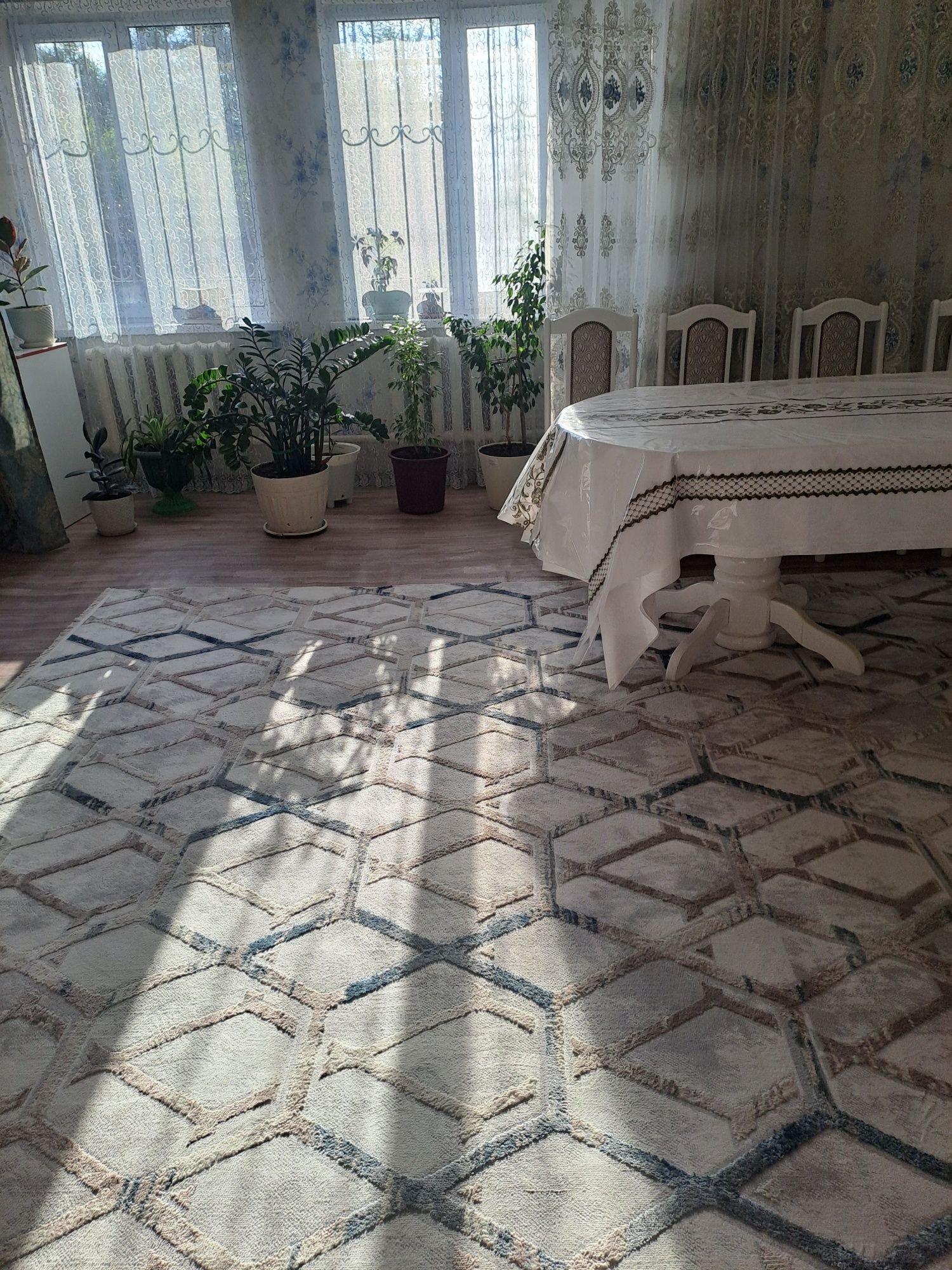 Уй сатылады кызыл кирпиштен