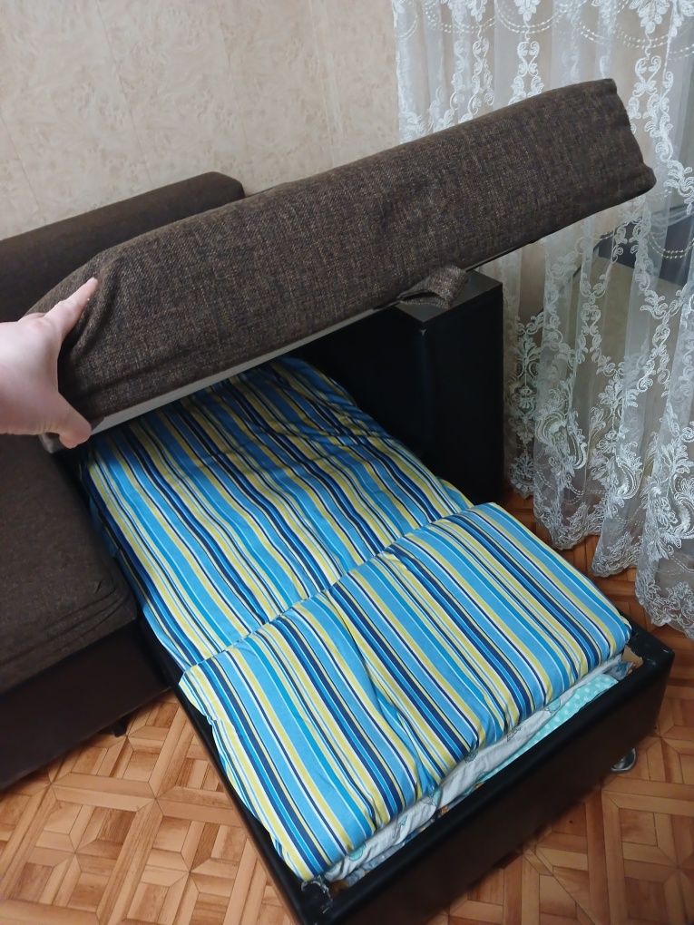 Продам два дивана
