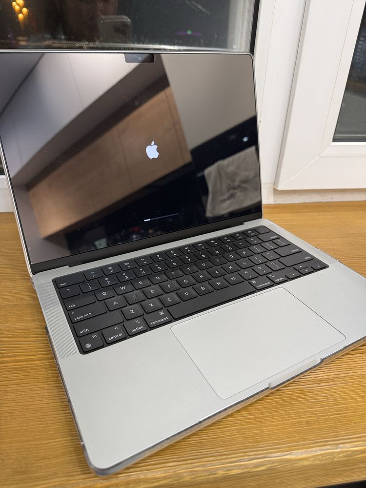 Apple MacBook Pro 14, 2023,14.2" / 18 Гб / SSD 512 Гб / macOS / MRX63