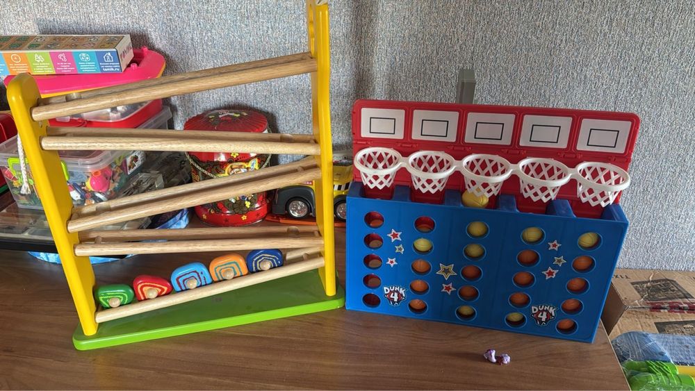 Продам игрушки 2 штуки