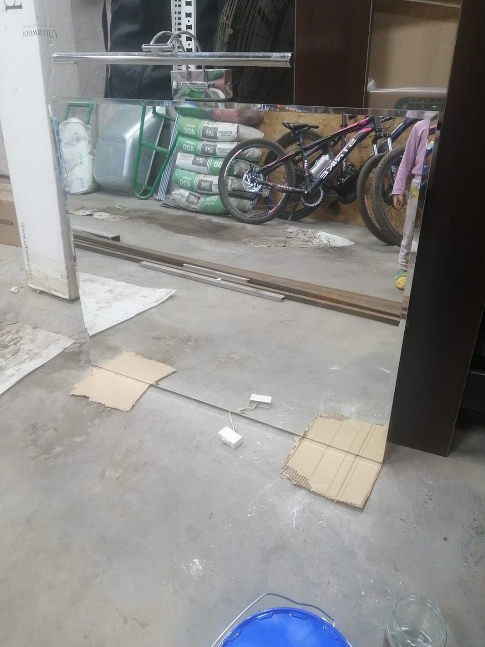Зеркало настеу с подсветкой