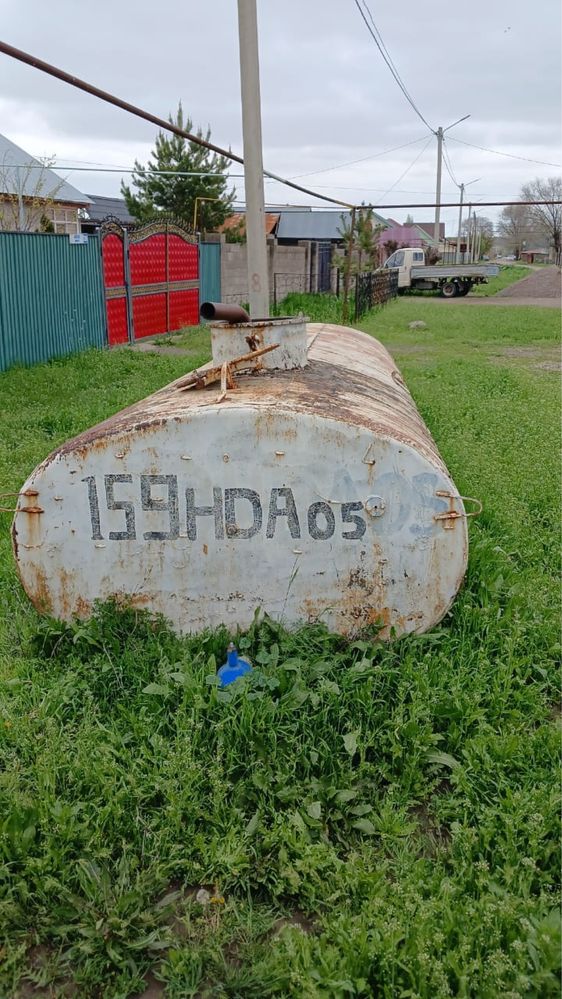 Продам цестерны (бочки) вместимость 8 кубов.