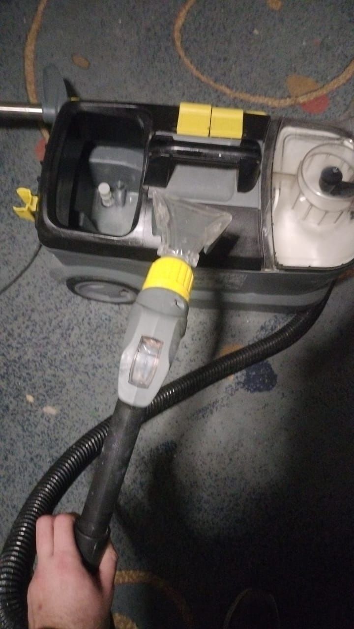 Продам профессиональное моющий пылесос KARCHER PUZZI  10/1