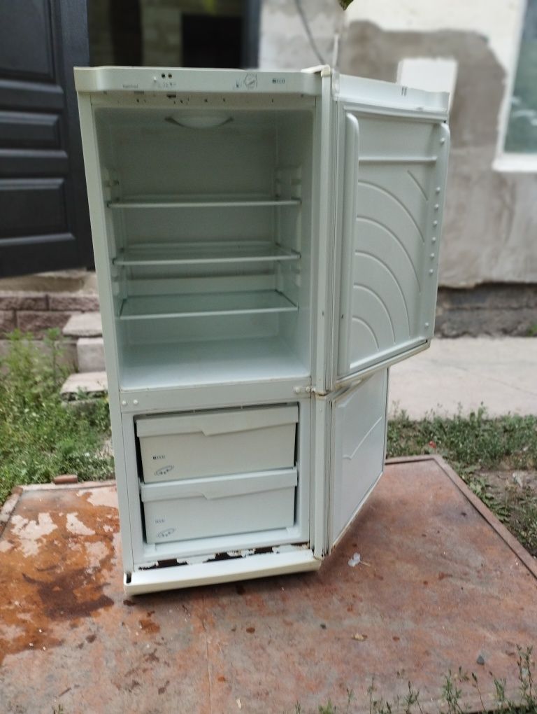 Холодильник срочно продам рабочий