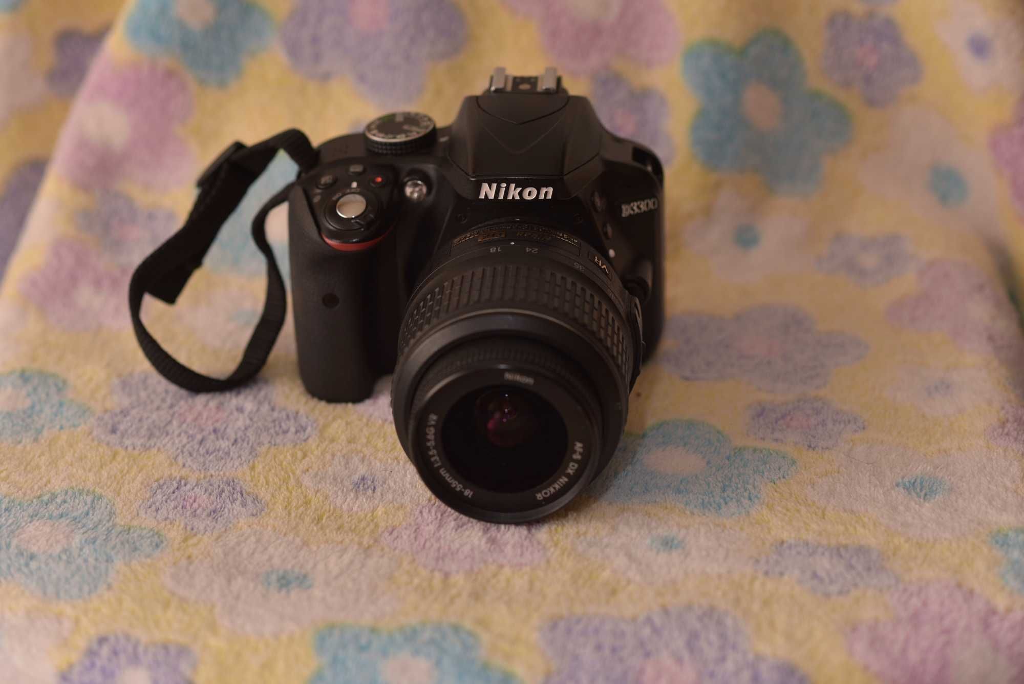 Фотоаппарат профессиональный Nikon со вспышкой i-TTL.