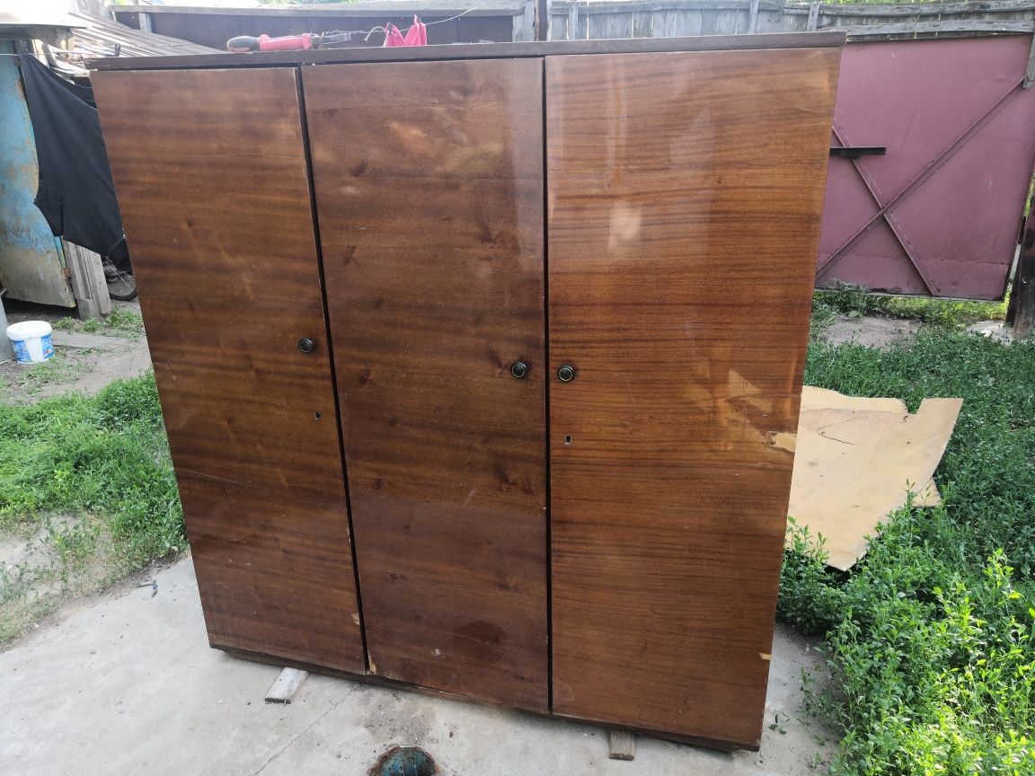 Продам советский шкаф
