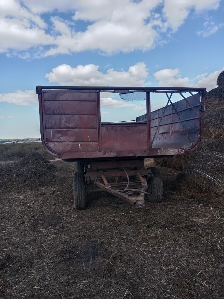 МТЗ 80 с куном,прессом,граблями,косилкой и телегой.