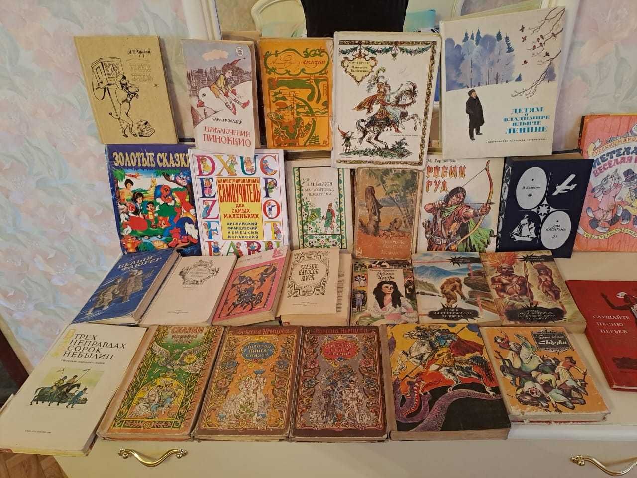 Детские часы,копилки,игрушки и др.