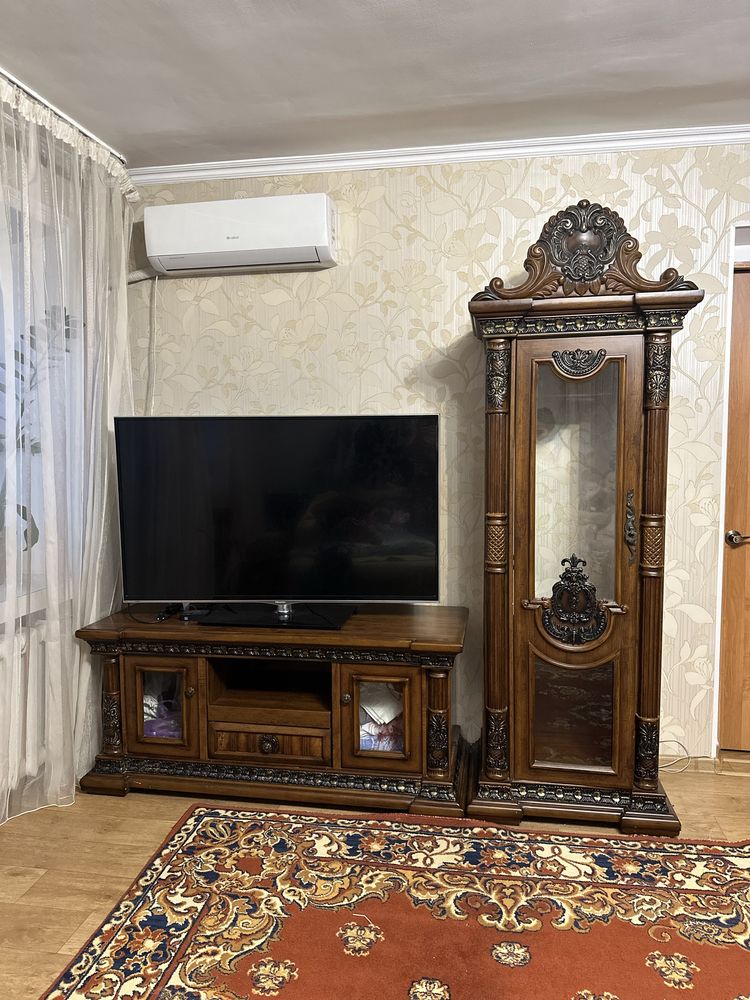 Продат ТВ тумбу со шкафом для сувениров