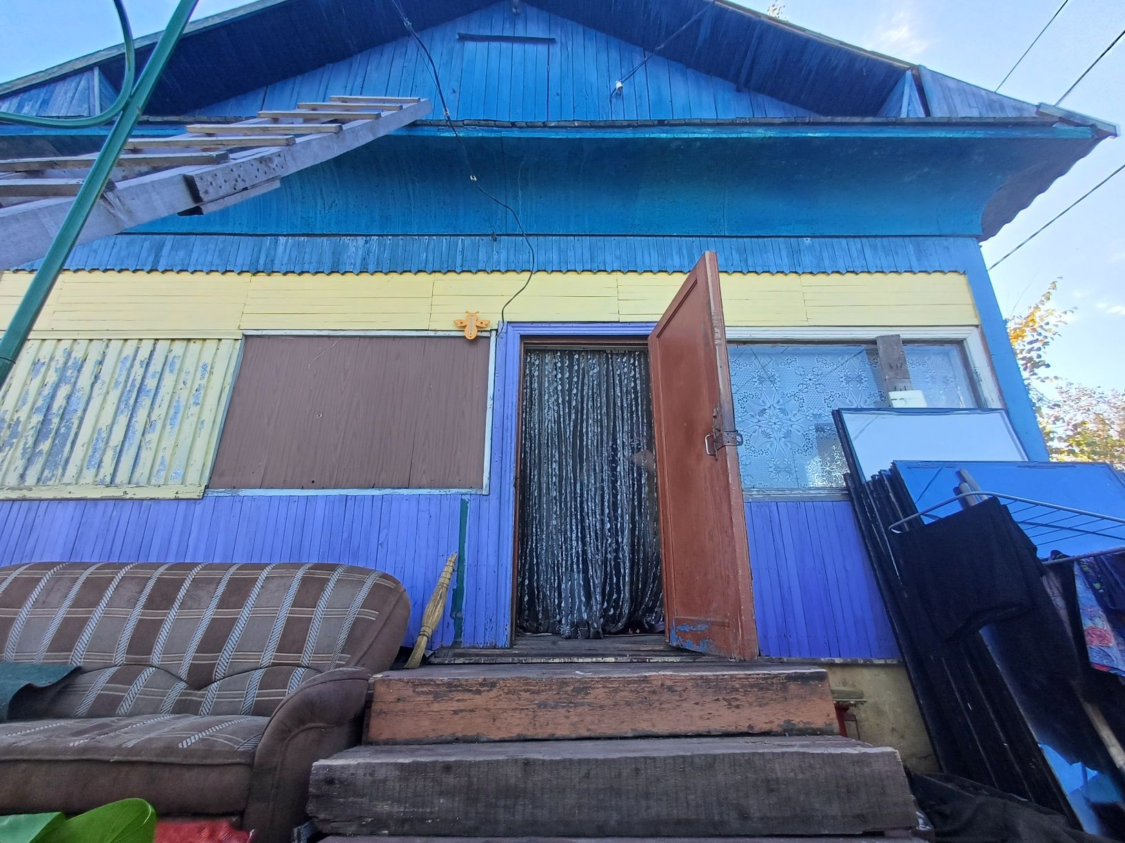 ПРОДАМ  дом рядом с 27  школой.