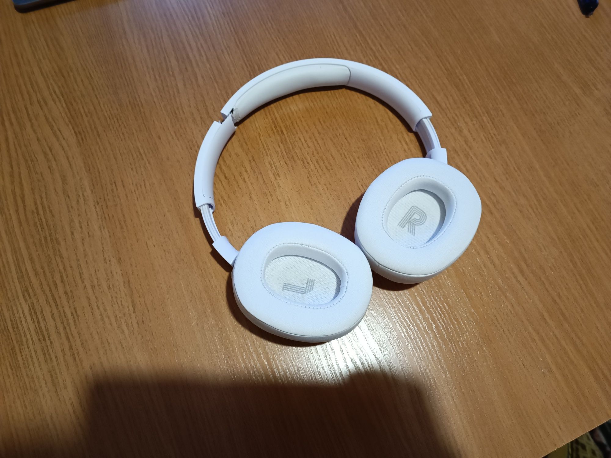 JBL TUNE 770NC со сломанным оголовьем