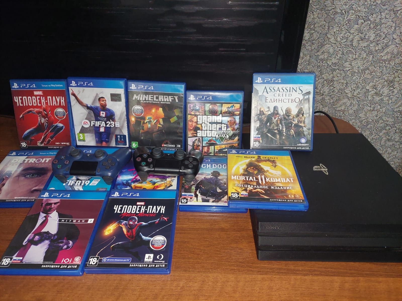 Продаю PlayStation 4 PRO 1 TB