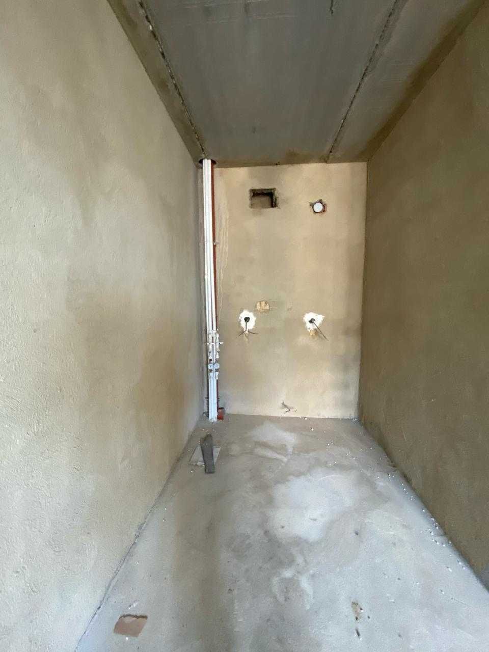продам 2 комн квартиру  в центре