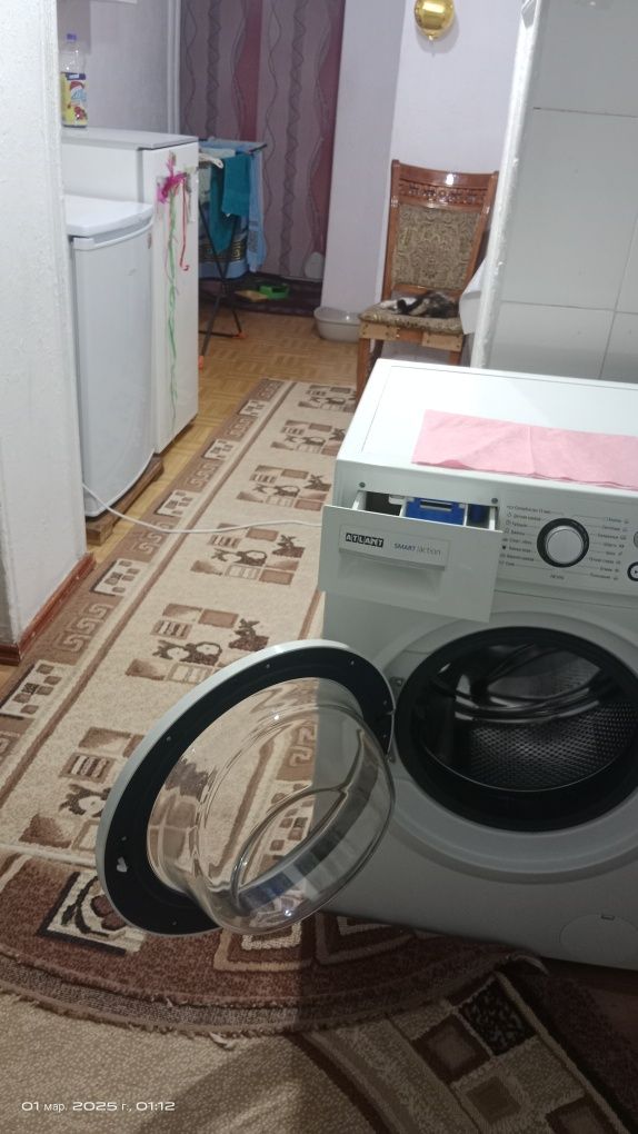 Возьму в квартиру девушку одну.