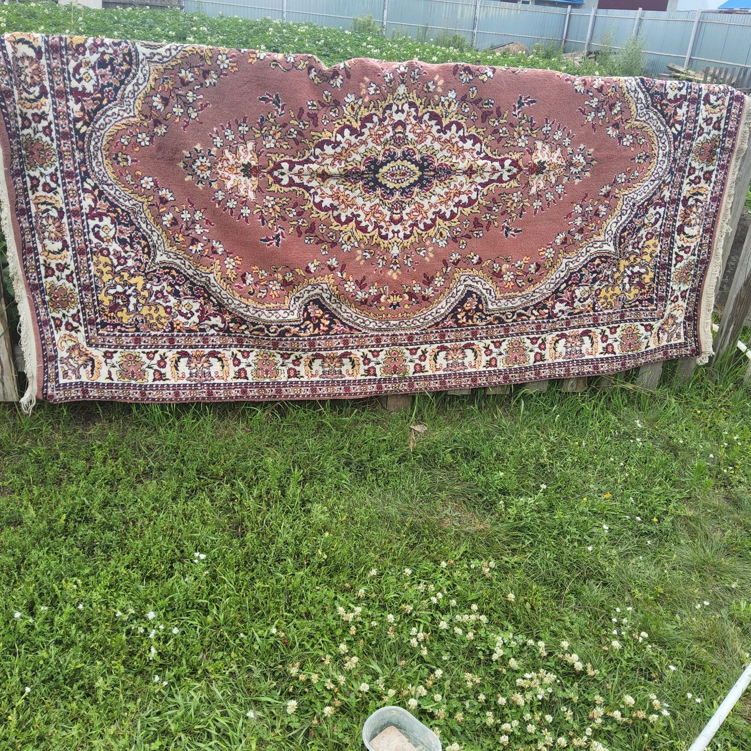 Продам ковры б/у в хорошем состоянии