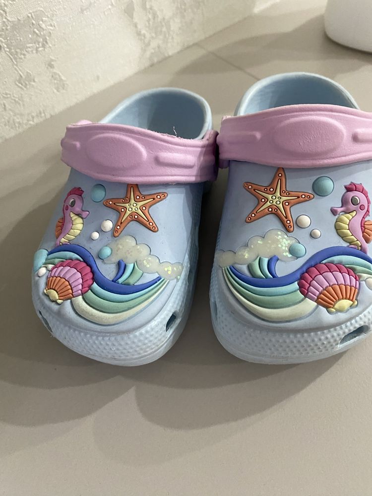 Продам детские кроксы
