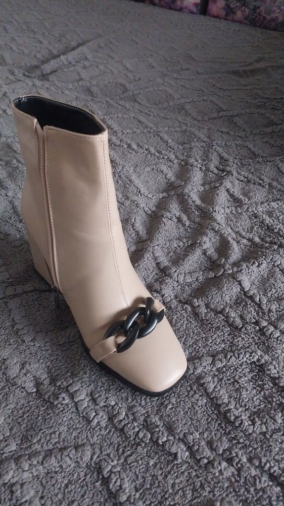 Продам женские сапоги