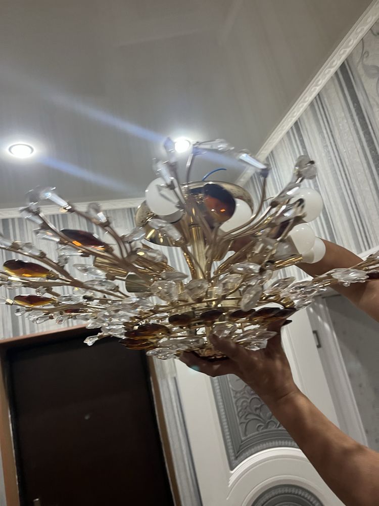Продам люстру в хорошем состоянии