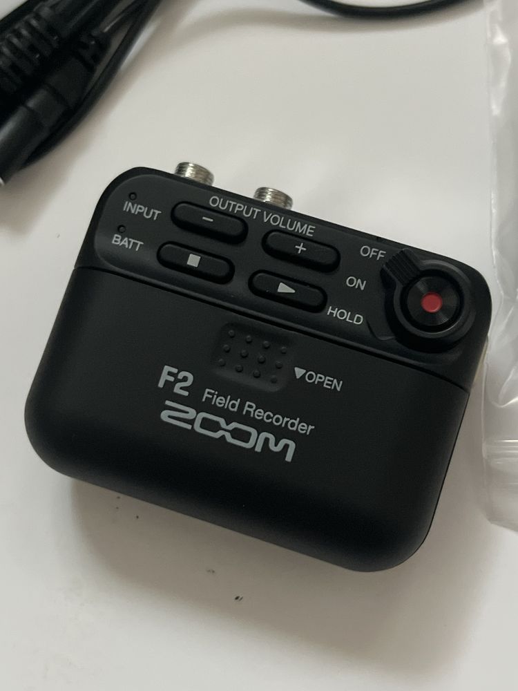 Zoom f2 Петличный микрофон