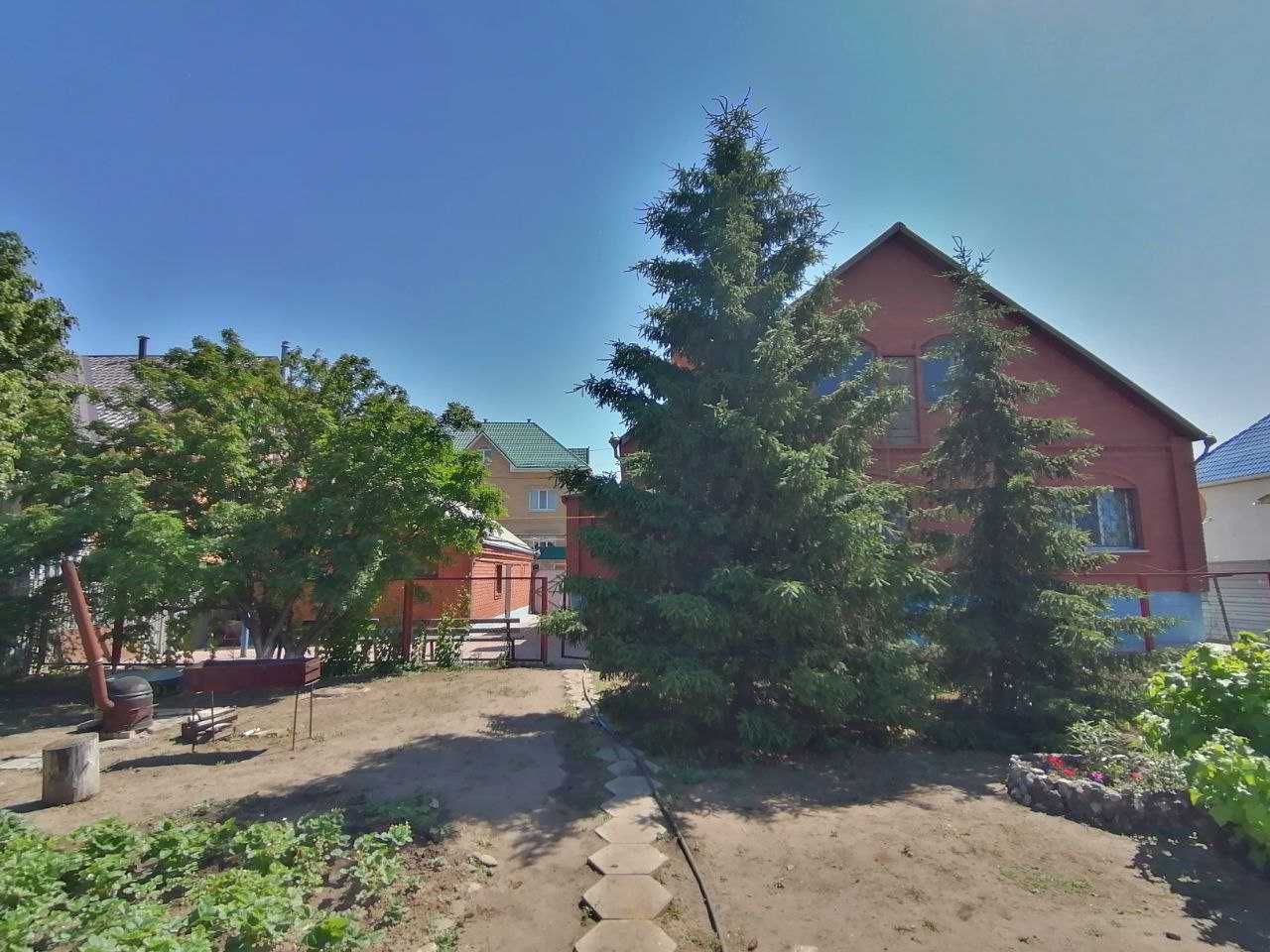 Продам дом в 3х уровнях в р-не Военного городка