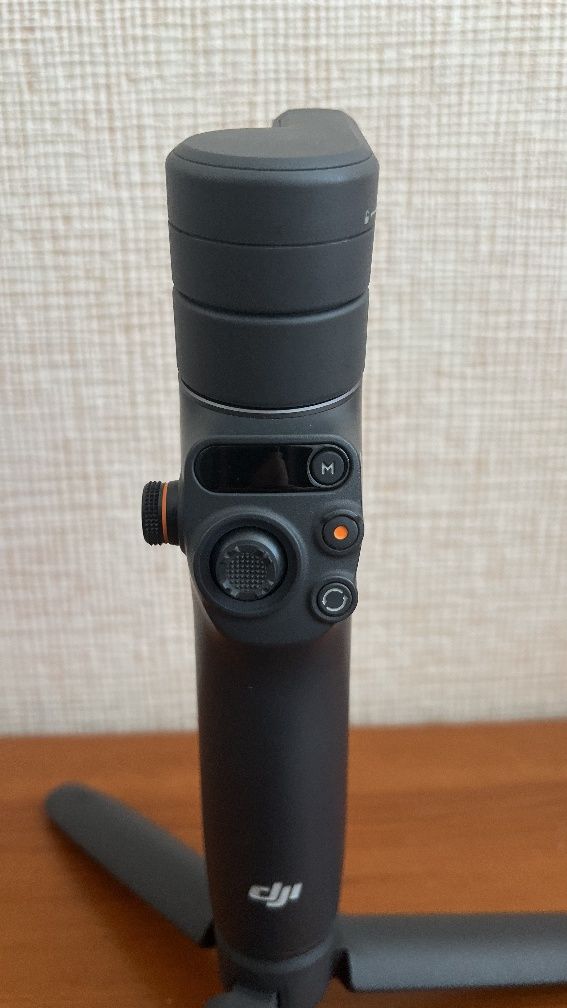 Стабилизатор DJI Osmo Mobile 6 (стедикам)

Идеальное состояние, в комп