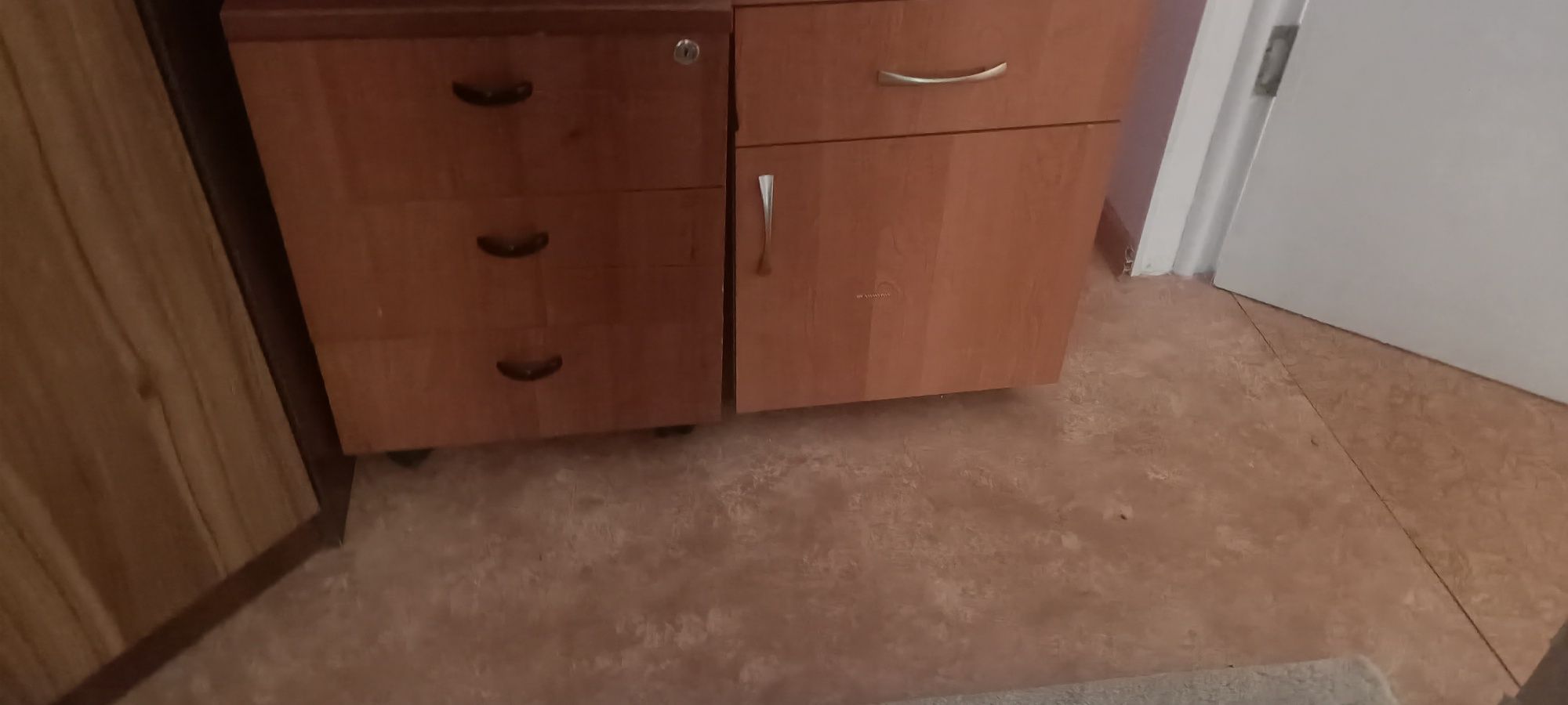 Продам тумбочки б/у