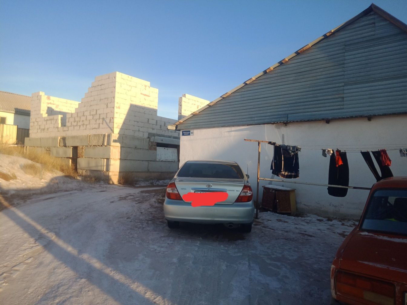 Продам недо,строенный дом, с 8 времянками