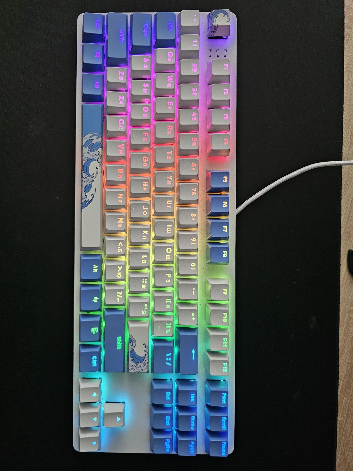 Продам клавиатуру red square keyrox tkl