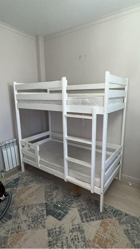 Срочно продам двухярусную кровать