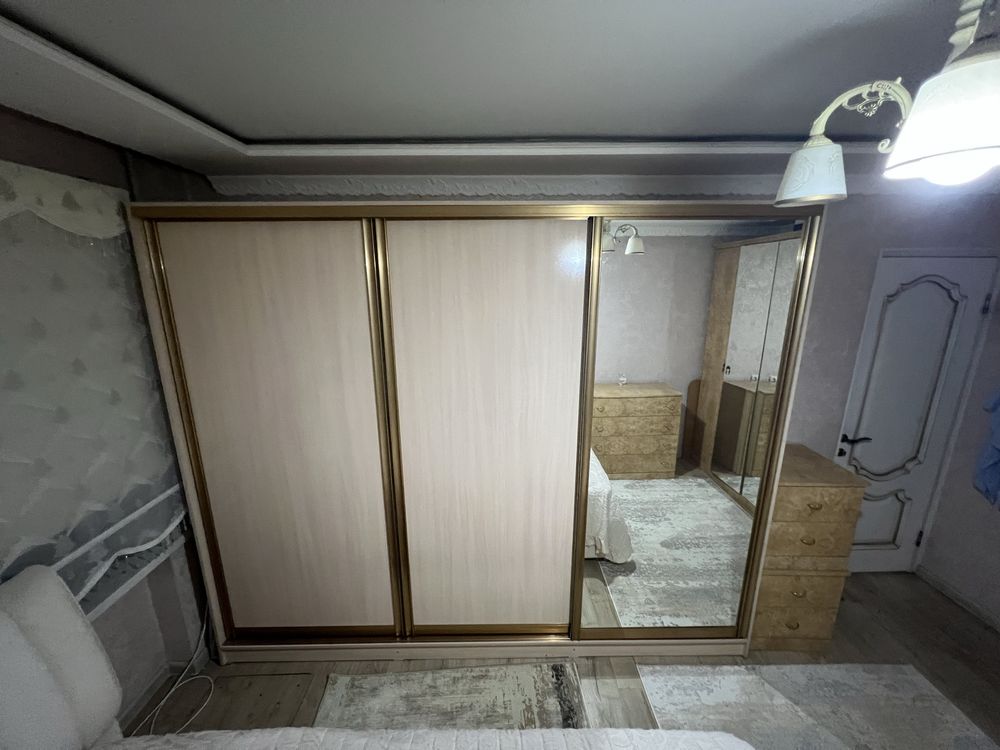 Продам шкаф с раздвижными дверями