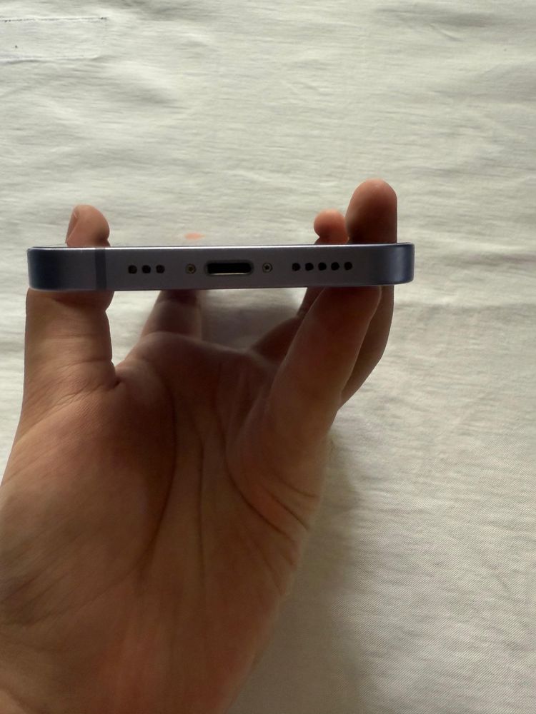 Продам iPhone 12