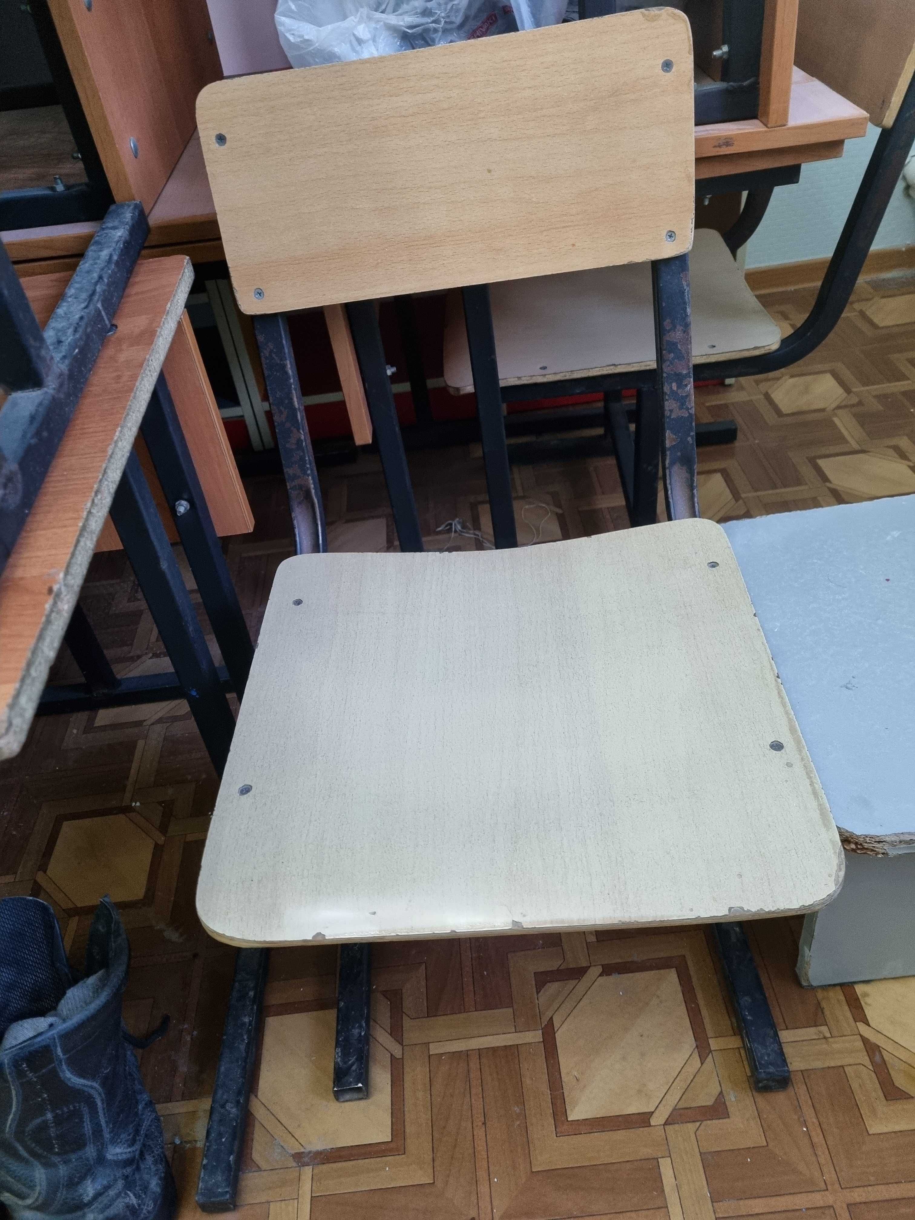 Продам детскую парту со стулом
