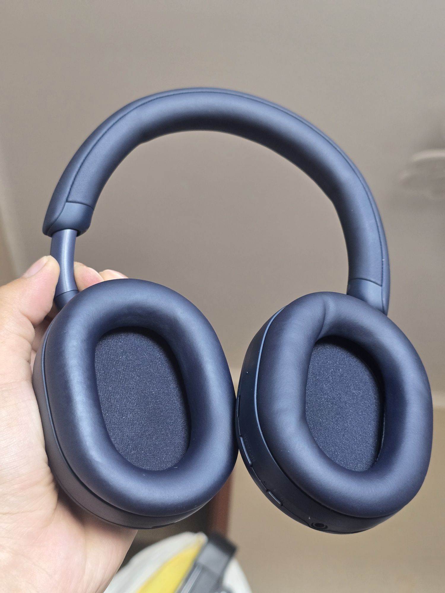 Sony WH1000 XM5 blue