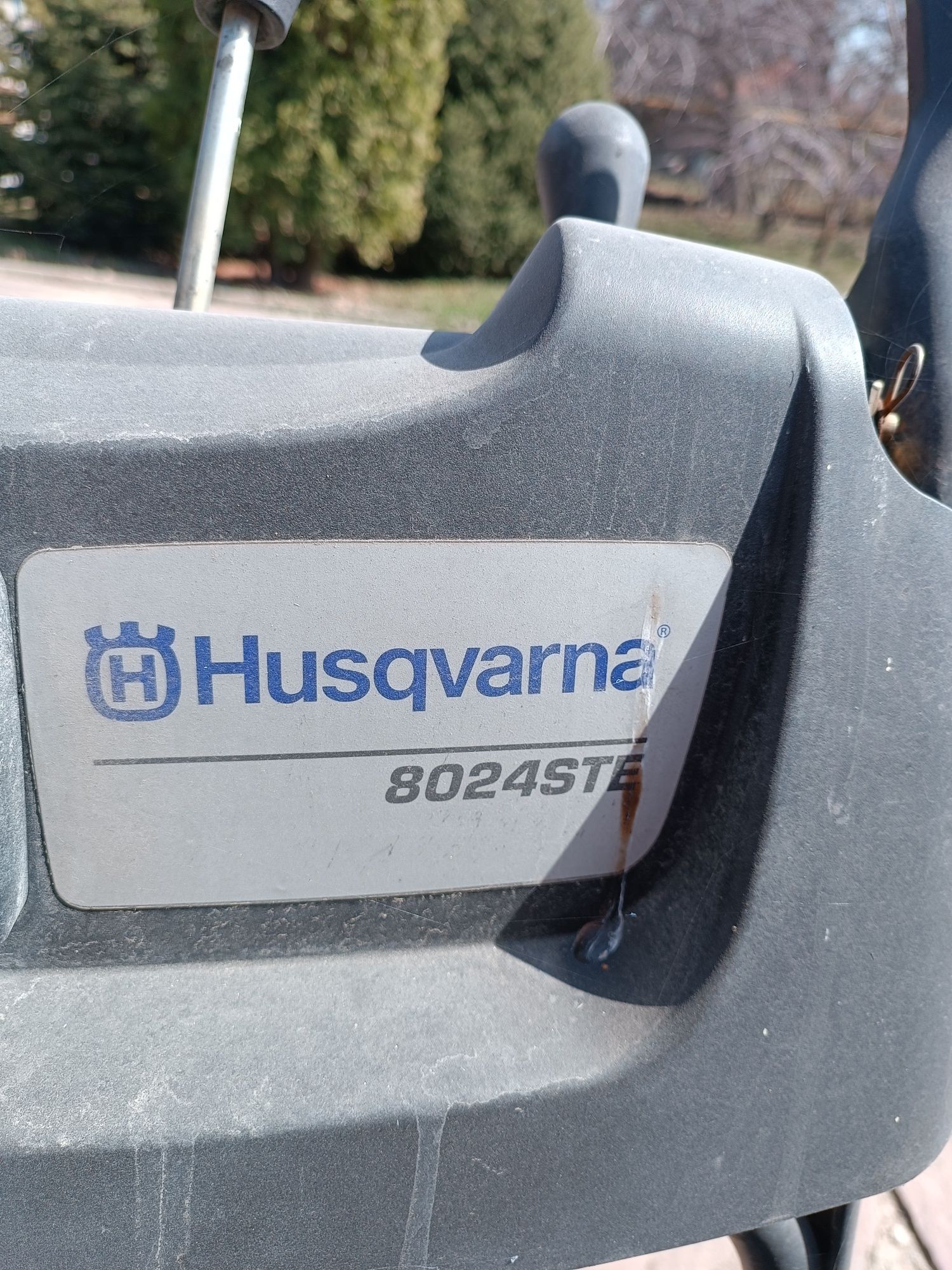 Продам снегоуборочную машину husqvarna