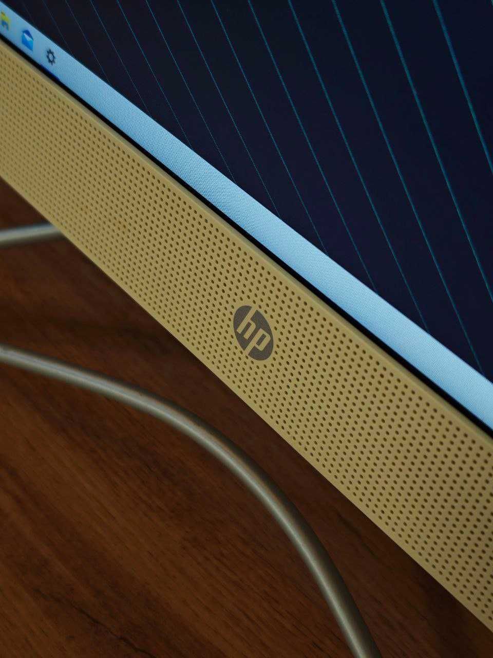 Моноблок HP 21.5" Ryzen 3-3200U/ОЗУ 8 GB/ SSD 120 GB/Vega 3 Graphics