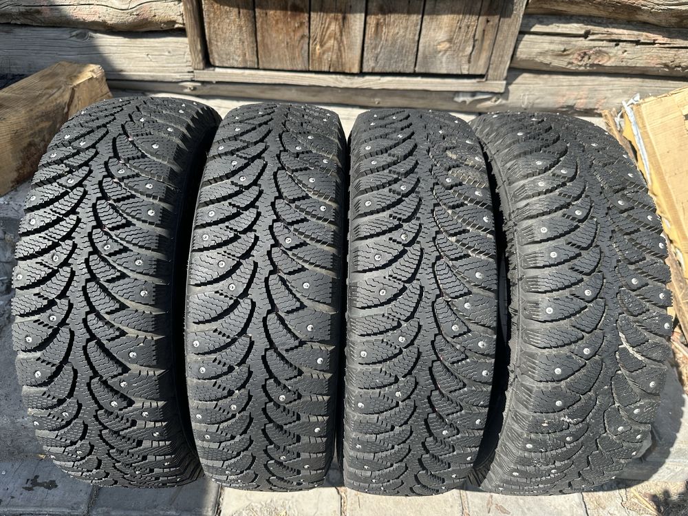 Продам зимние шины 185/65 R14.