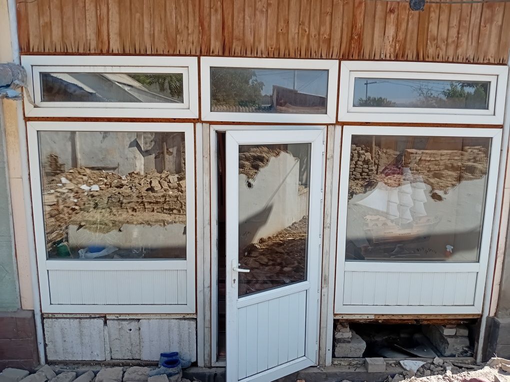 Продам пластиковый витраж б/у