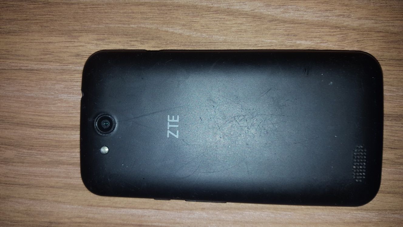 Продам телефон zte на запчасти