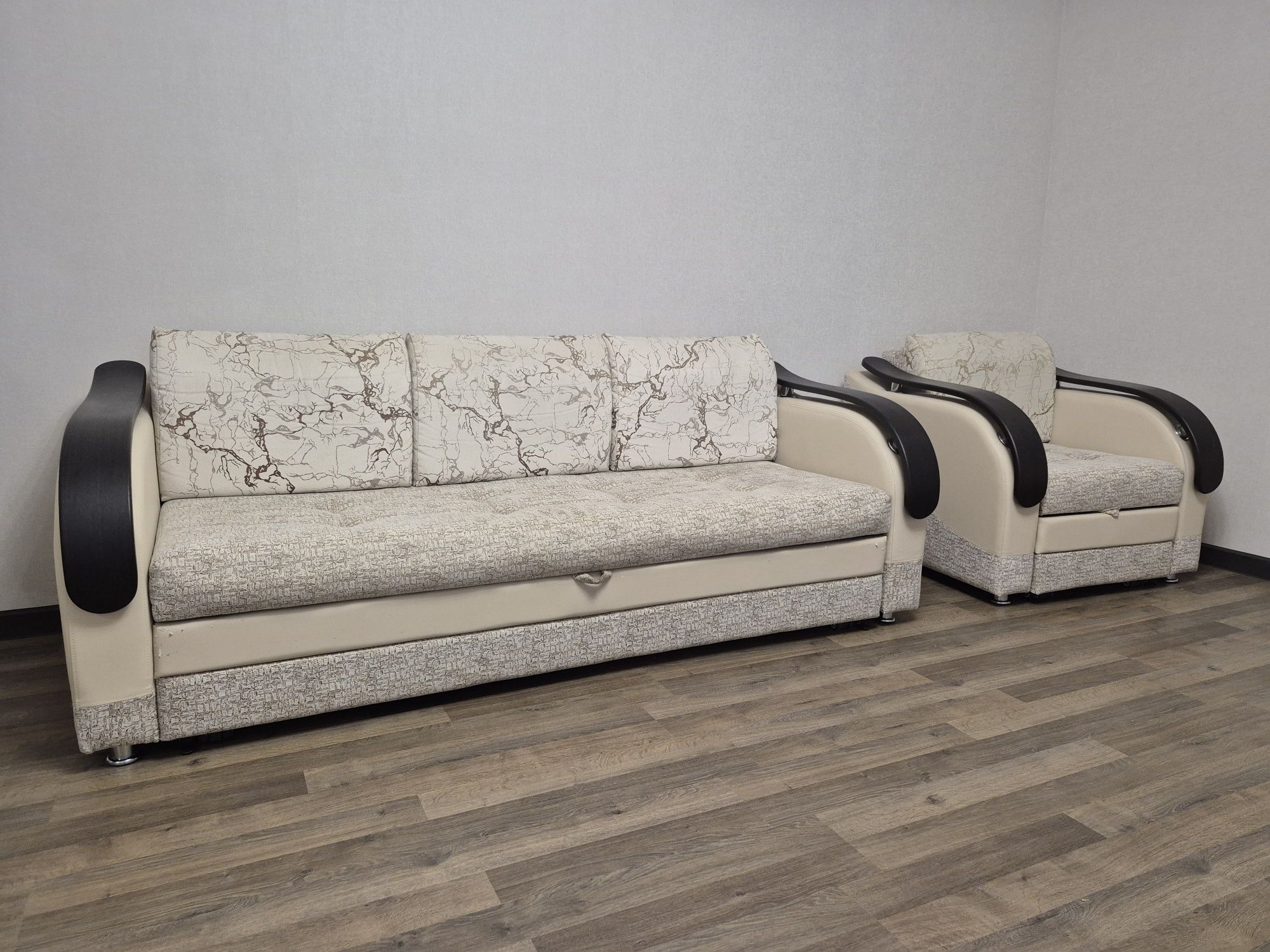 Продам диван с креслом
