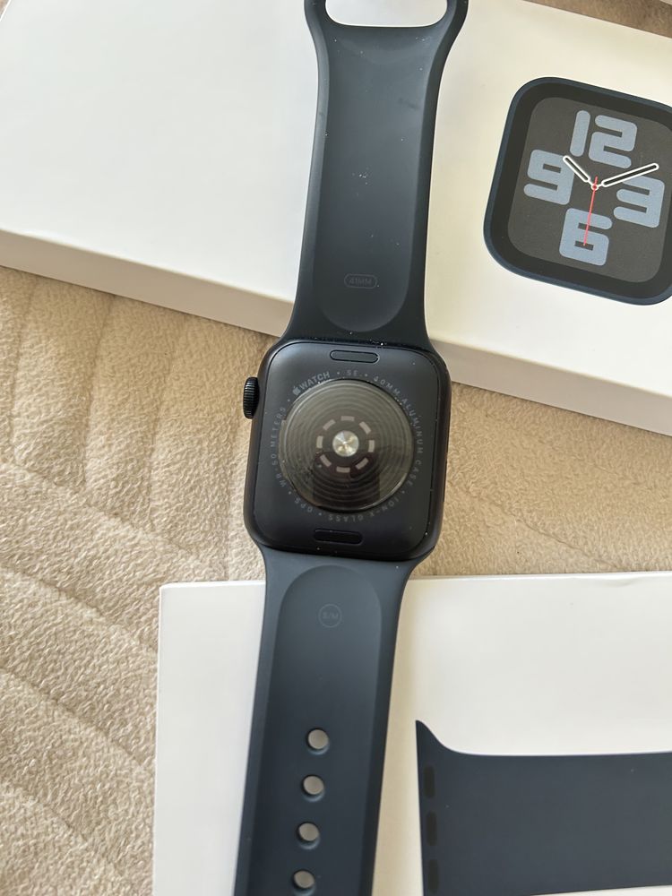 продам apple watch SE