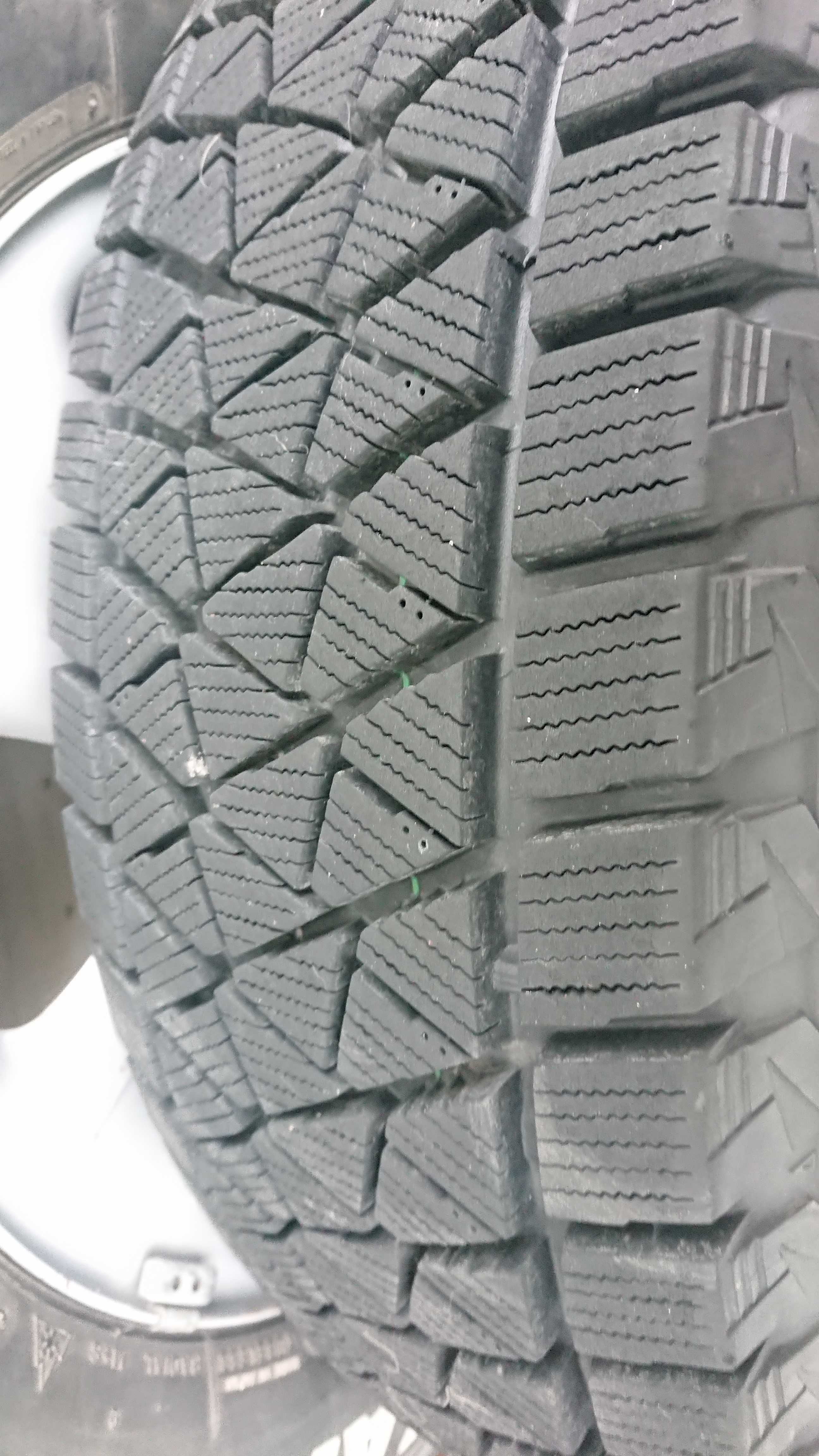 Зимние шины 225/70R16