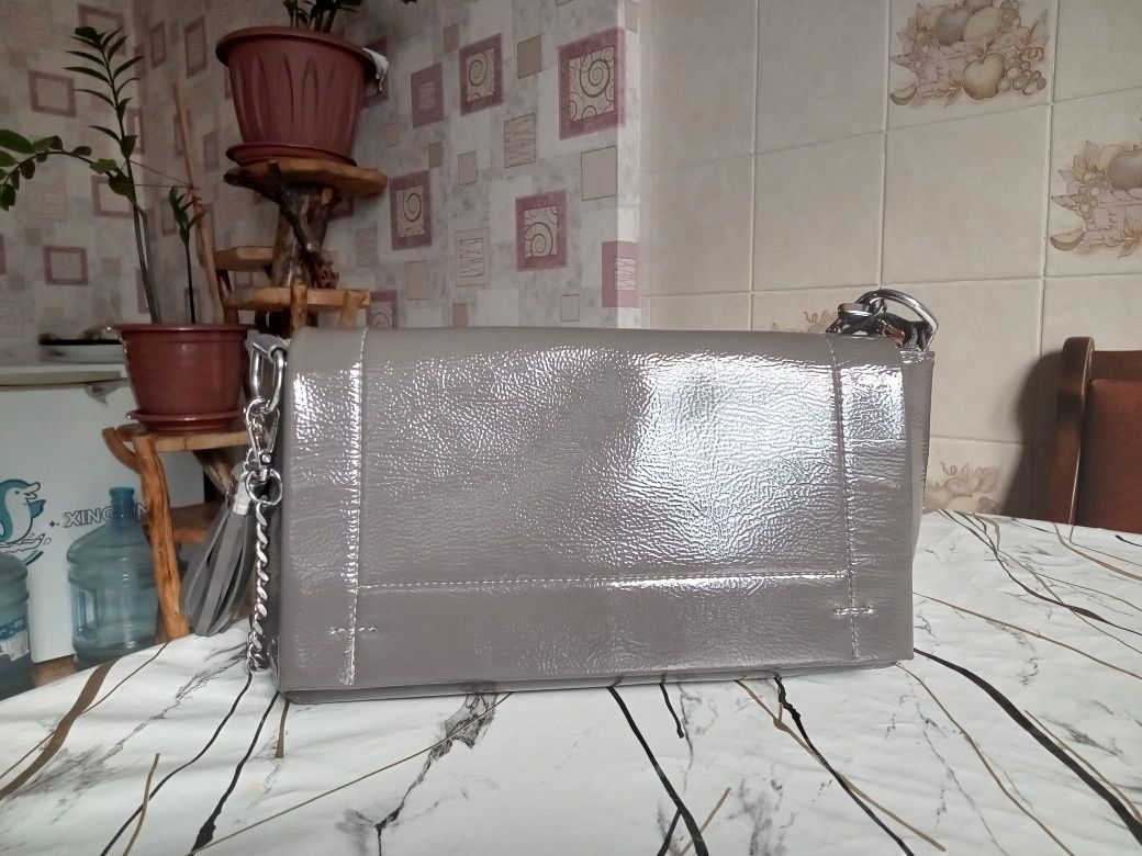 Сумка женская, лакированная