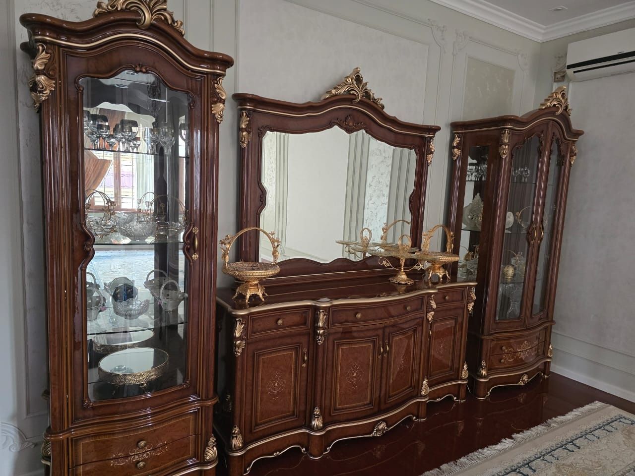 Срочно продам гостинный мебель