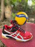 Продам волейбольные кроссы asics
