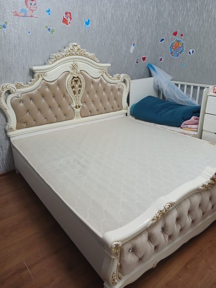 кровать, шкаф 6-ти дверной, тумбочки