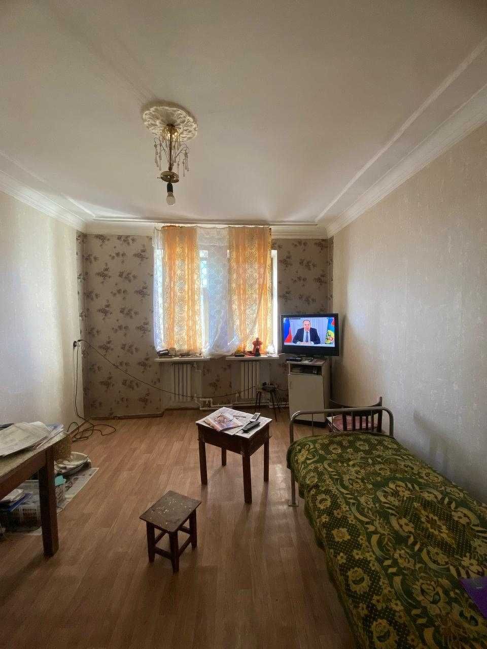 Продается квартира 2 комнатная на Карасай батыра  дом кирпичный 3 этаж