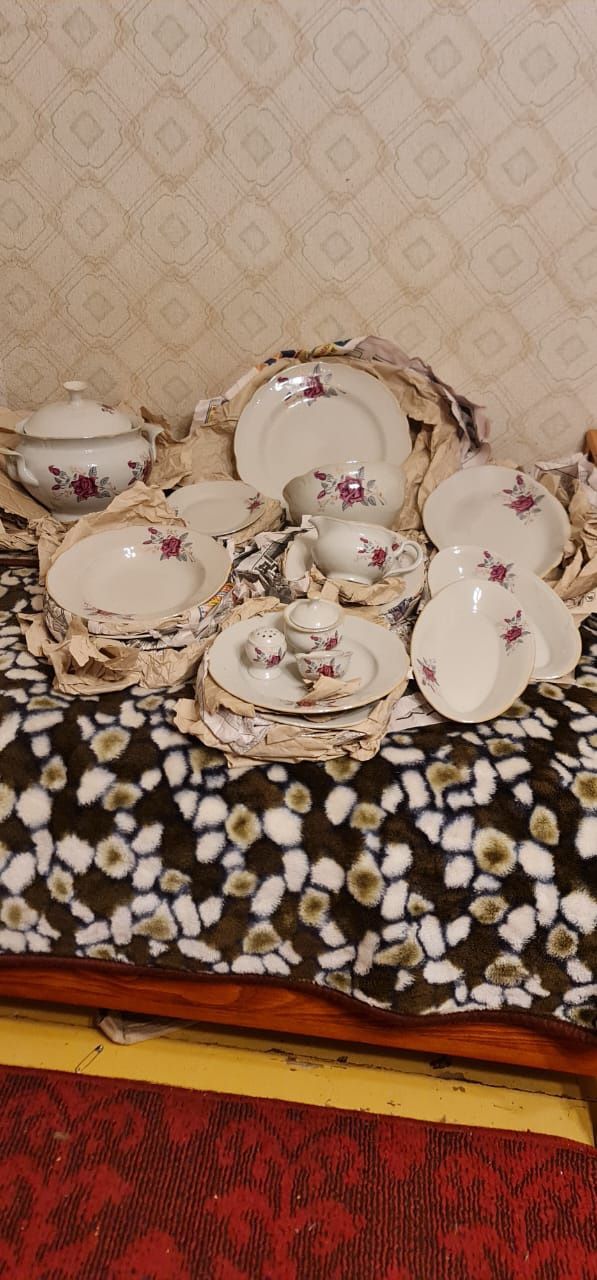 Сервиз фарфоровый столовый на 6 персон, 36 предметов, Украина