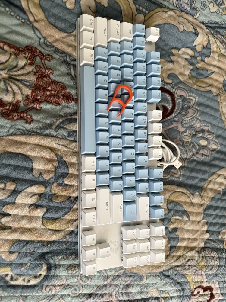 Продаю механическую клавиатуру DAREU EK815